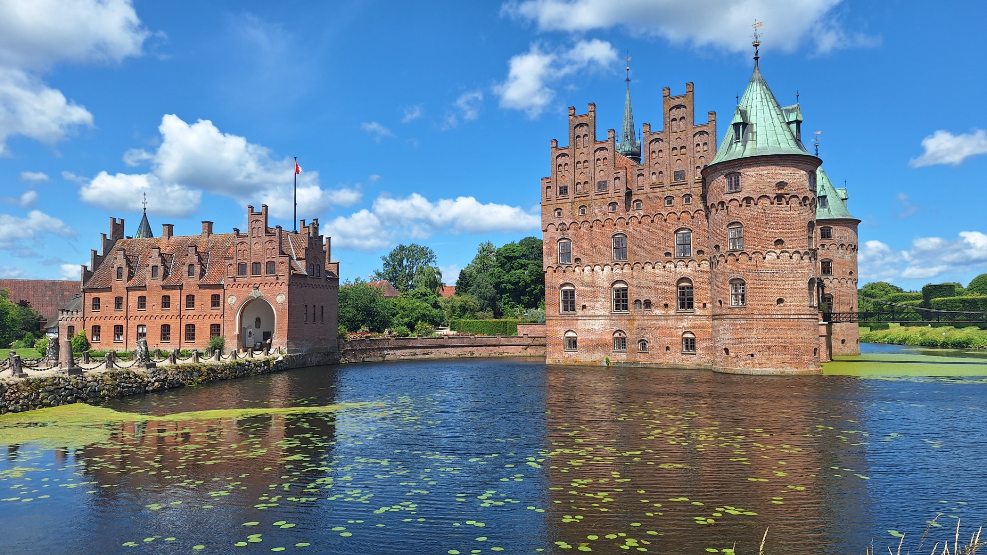Egaskov Castle